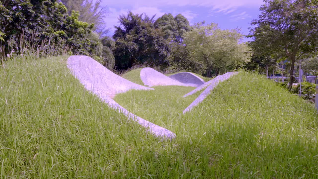 ландшафтная травяная структура на открытом воздухе в бизнес-парке чанги в сингапуре