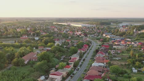 filmagem aérea e avançada de alta altitude acima do local rural de nyírbátor