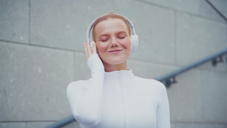 woman listening to music with headphones