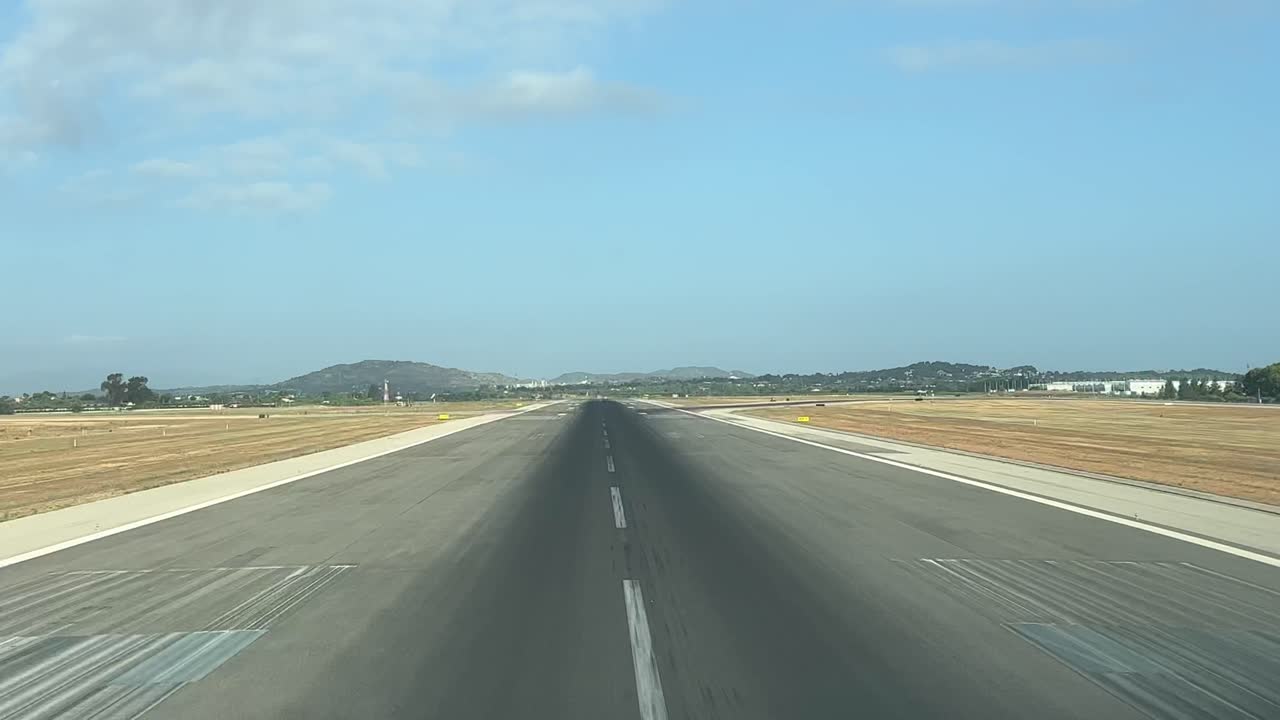 disparo de despegue en tiempo real desde una cabina de un avión en un vuelo real