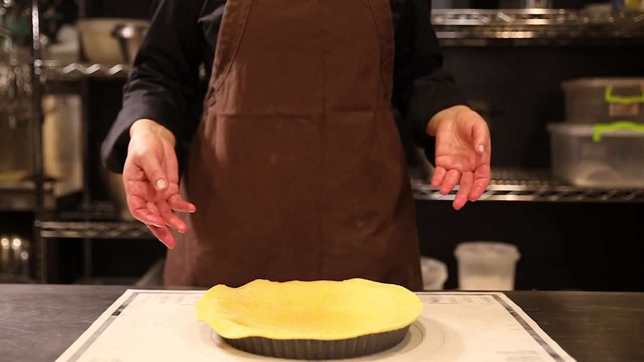 preparando una corteza de pastel