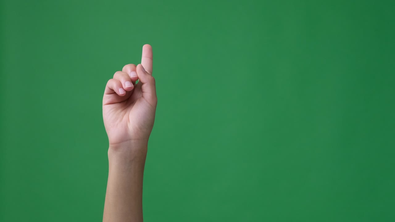 손으로 터치 스크린 제스처를 하는 것