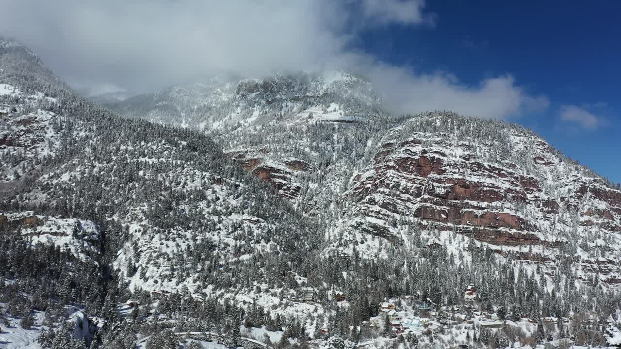 공중 전망, 우레이, 미국의 스위스는 화창한 날 포인트 보드와 눈 덮인 겨울 풍경, 드론 샷을 내다봅니다.