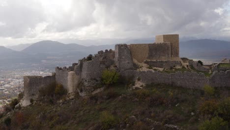 Fantastic-shots-of-old-fortresses-and-the-city-in-the-background