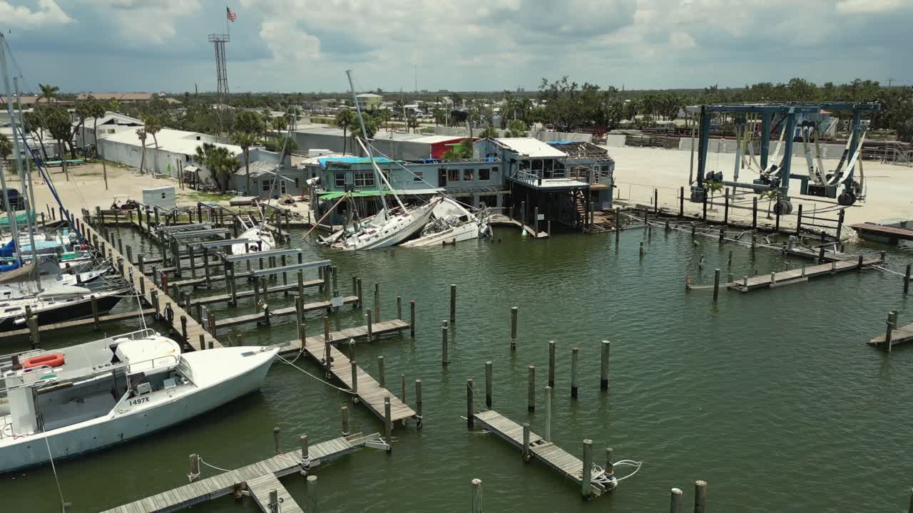 허리케인 이안 에 의해 파괴 된 배 들 의 공중 사진