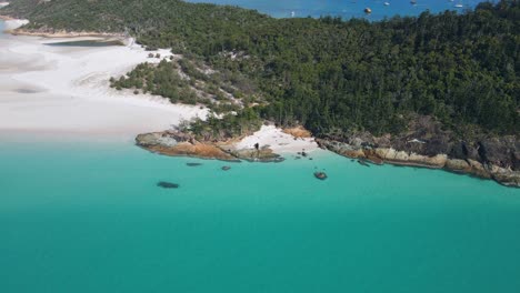 Playa-De-Whitehaven---Playa-Escénica-En-La-Isla-De-Whitsunday-Por-El-Agua-Azul-Turquesa-Del-Mar-En-Qld,-Australia