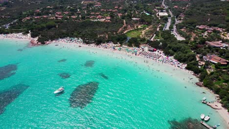 Porto-Istana-In-Serdegnya,-Italien-In-Seiner-Schönsten-Zeit,-Sommer