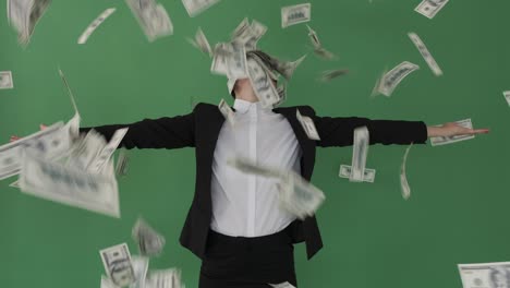 현금 달러를 공중으로 던지는 사업가