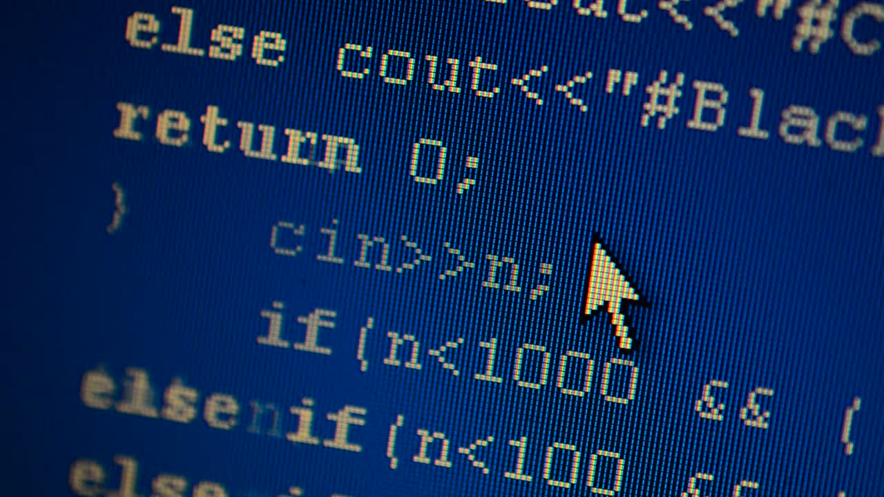 Zdrojový kód na obrazovce monitoru. Záběr textu počítačového programu.