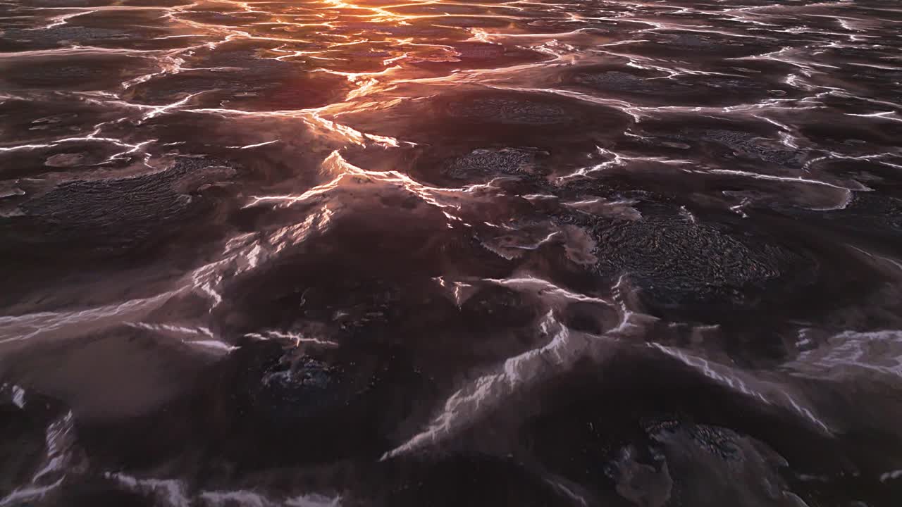 drone dolly en montículo negro patrón texturizado de paisaje contaminado con arroyos trenzados entre pilas