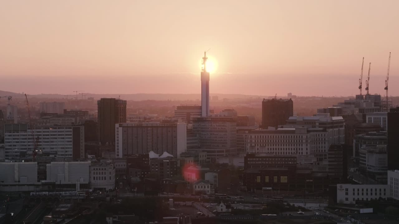 imágenes de drones de birmingham, horizonte del reino unido al atardecer