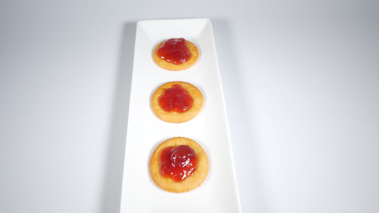 Round crackers with strawberry jam