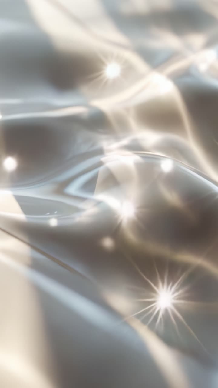 Ondulazioni scintillanti: una danza eterea di luce su morbide trame setose che evoca serenità e calma in un'esperienza visiva ipnotica