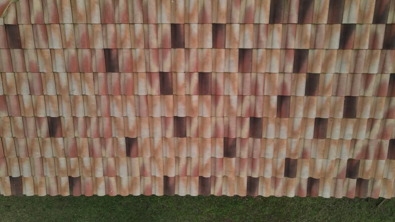 patrones de simetría de tejas de casa independiente