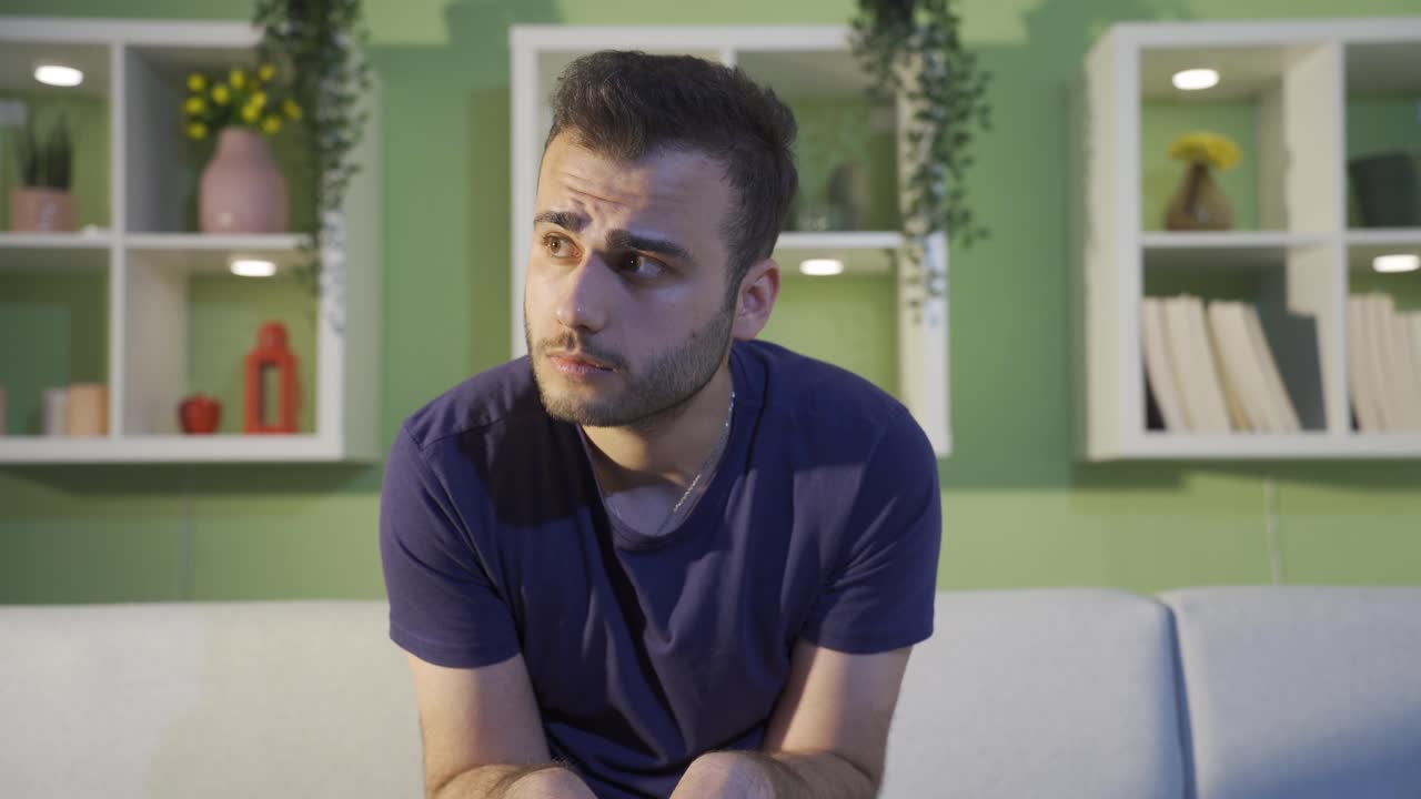 un joven con problemas mentales.