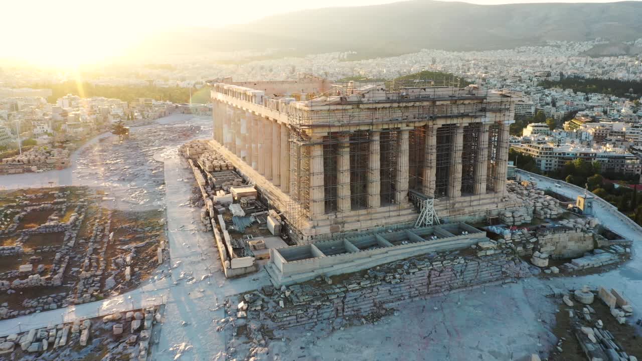grecia acrópolis ciudad de atenas partenón y edificios residenciales al amanecer verano