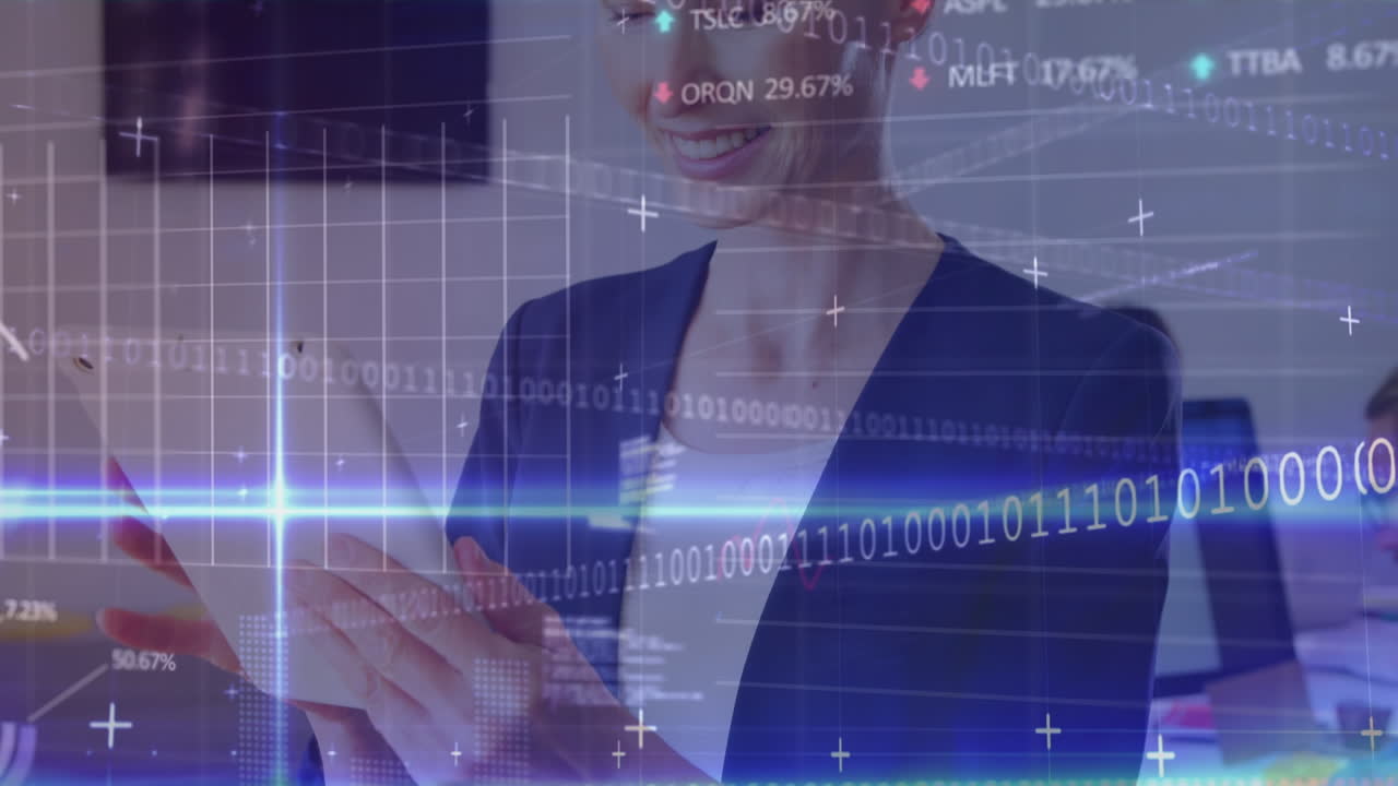 Animazione di elaborazione dati su una donna d'affari caucasica che usa un tablet