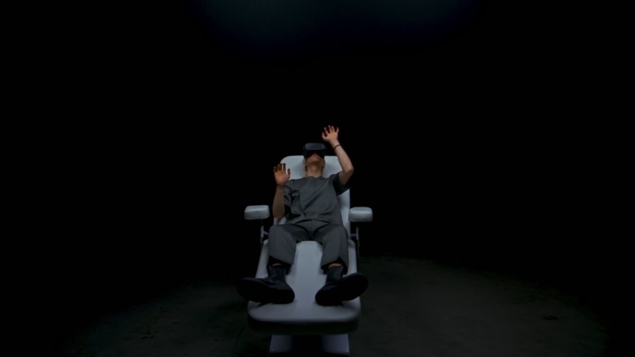 tecnologías futuras jugador explorando vr sentado en sillón. hombre jugando videojuego