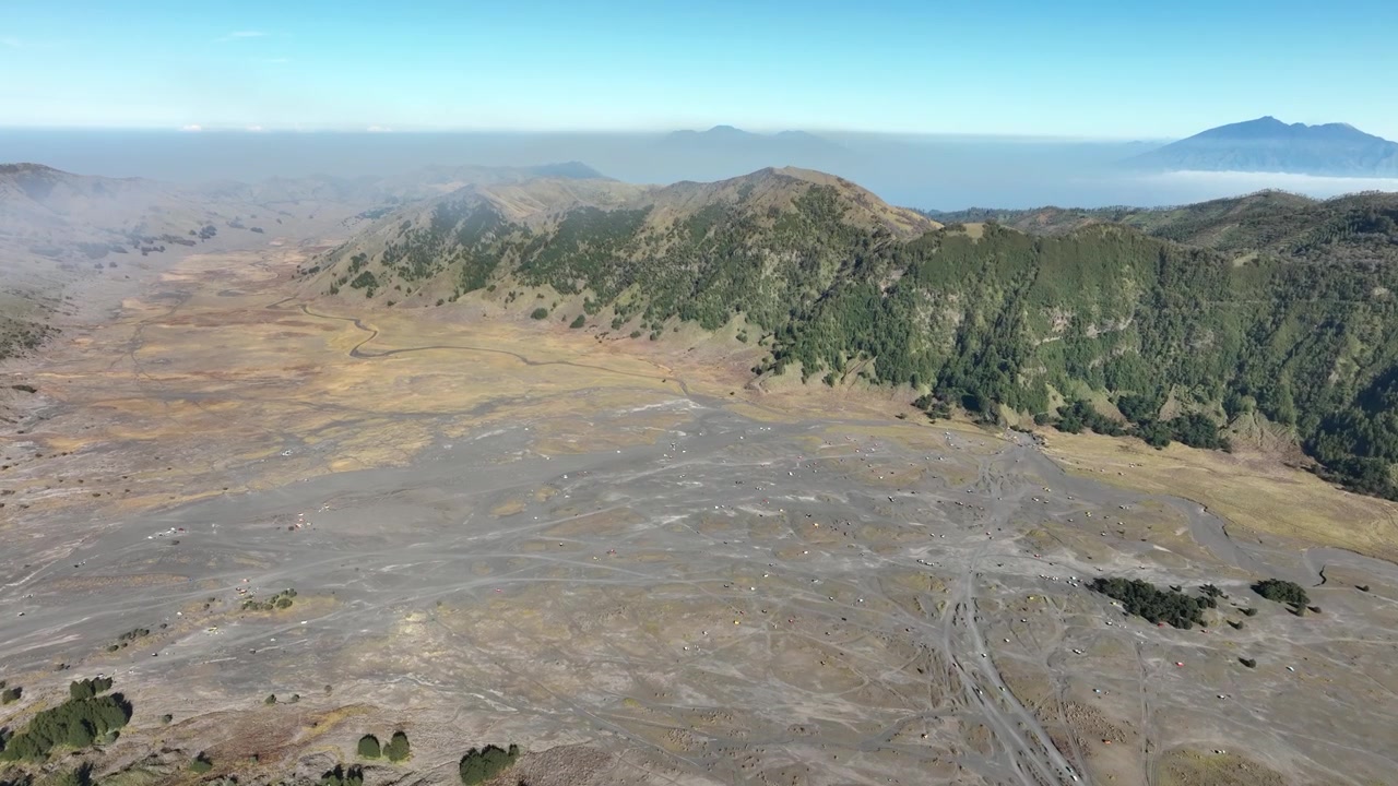 Caldera del Mare di Sabbia, pareti rocciose del cratere, Parco Nazionale Bromo Tengger Semeru a Giava Orientale, Indonesia