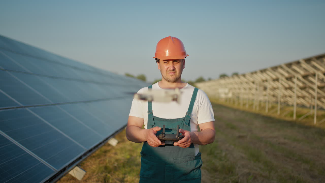 드론으로 태양 전지 패널을 검사합니다.