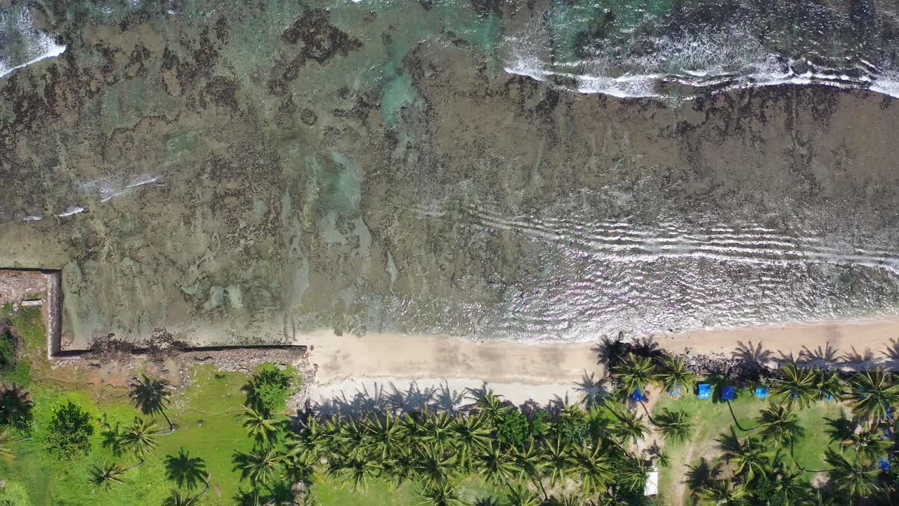 열대 해변 과 해안선 의 공중 사진