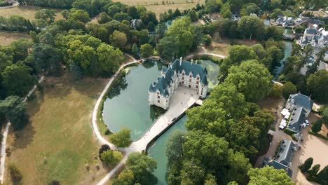 Das-Schloss-D&#39;azay-le-Rideau-Wurde-Auf-Einer-Insel-Im-Fluss-Indre-Unter-Der-Schirmherrschaft-Von-König-Franz-I.-Erbaut