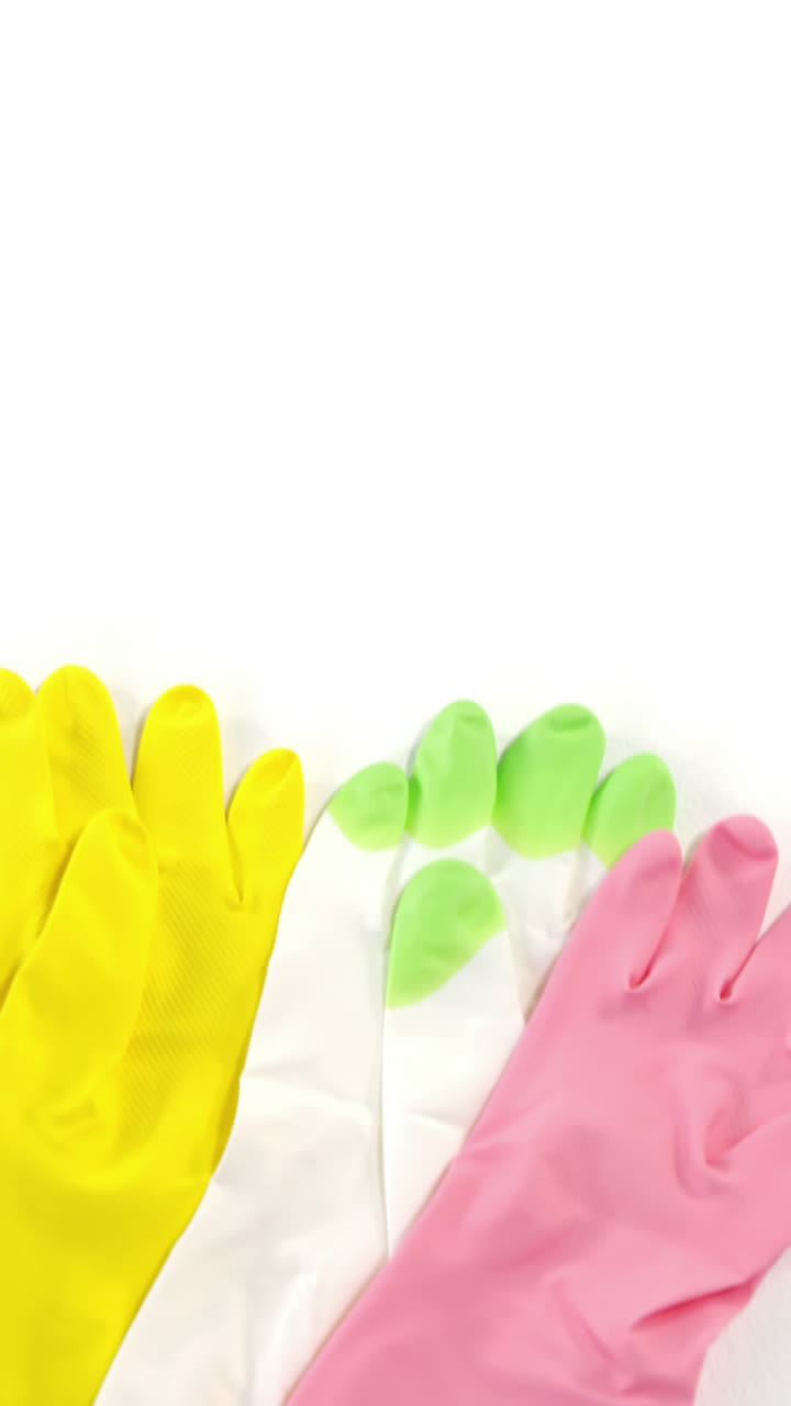 primer plano de guantes multicolores