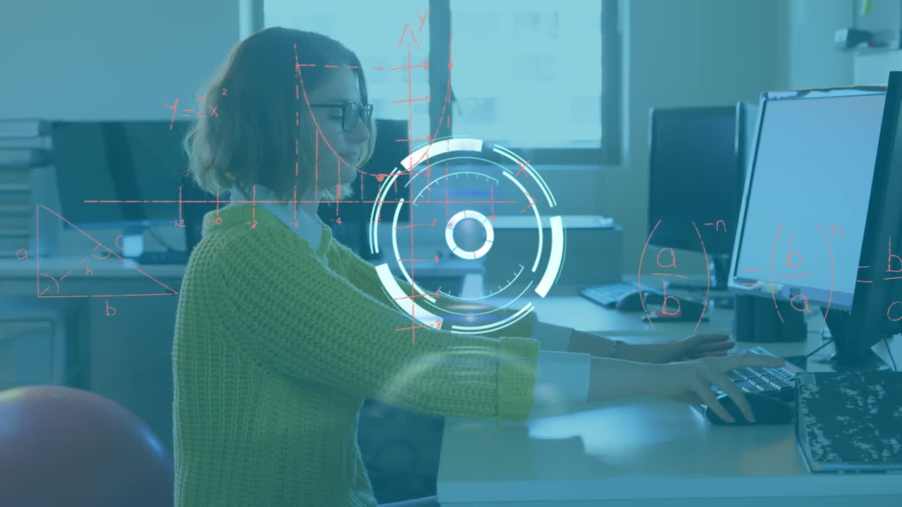 animación de reloj y fórmulas matemáticas sobre mujer de negocios usando computadora