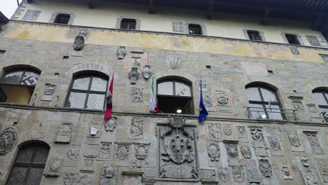 Fassade-Des-Pretorio-Palastes-über-Dei-Pileati-In-Arezzo,-Italien