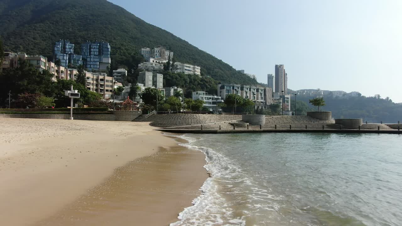 covid19 잠금 지침, 항공 보기로 인해 홍콩의 빈 공용 해변