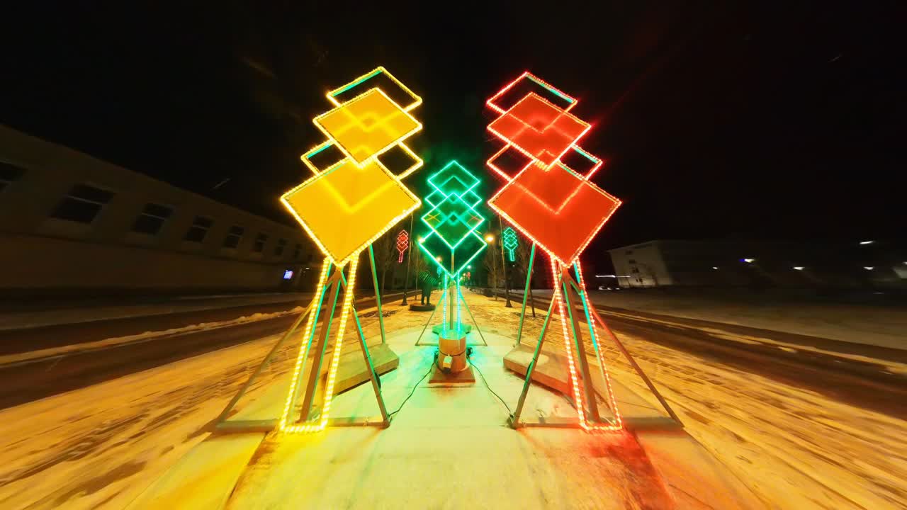 노랑, 초록, 빨강 - 겨울 밤의 도시 공간 장식