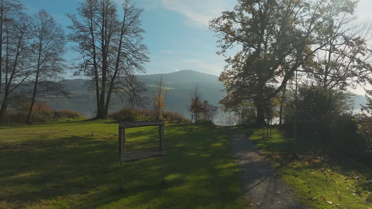 평온한 산 호수 풍경