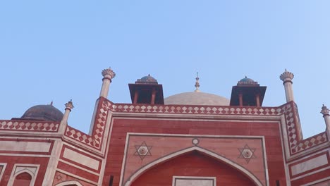 Tumba-De-Humayun-En-La-Mañana-Brumosa-Desde-Una-Perspectiva-única-Tomada-En-Delhi-India