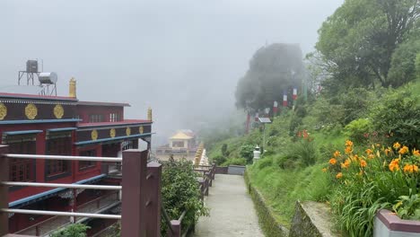 西孟加拉邦拉瓦卡林邦的拉瓦修道院的內部景色