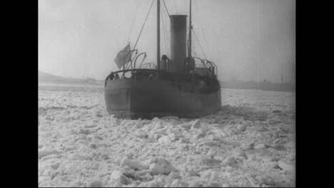 la marina de los estados unidos atraviesa hielo espeso en invierno