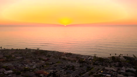 Puesta-De-Sol-Sobre-El-Horizonte-En-San-Diego,-California