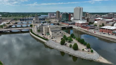 Aerial-shot-of-Mays-Island-in-Cedar-Rapids,-Iowa