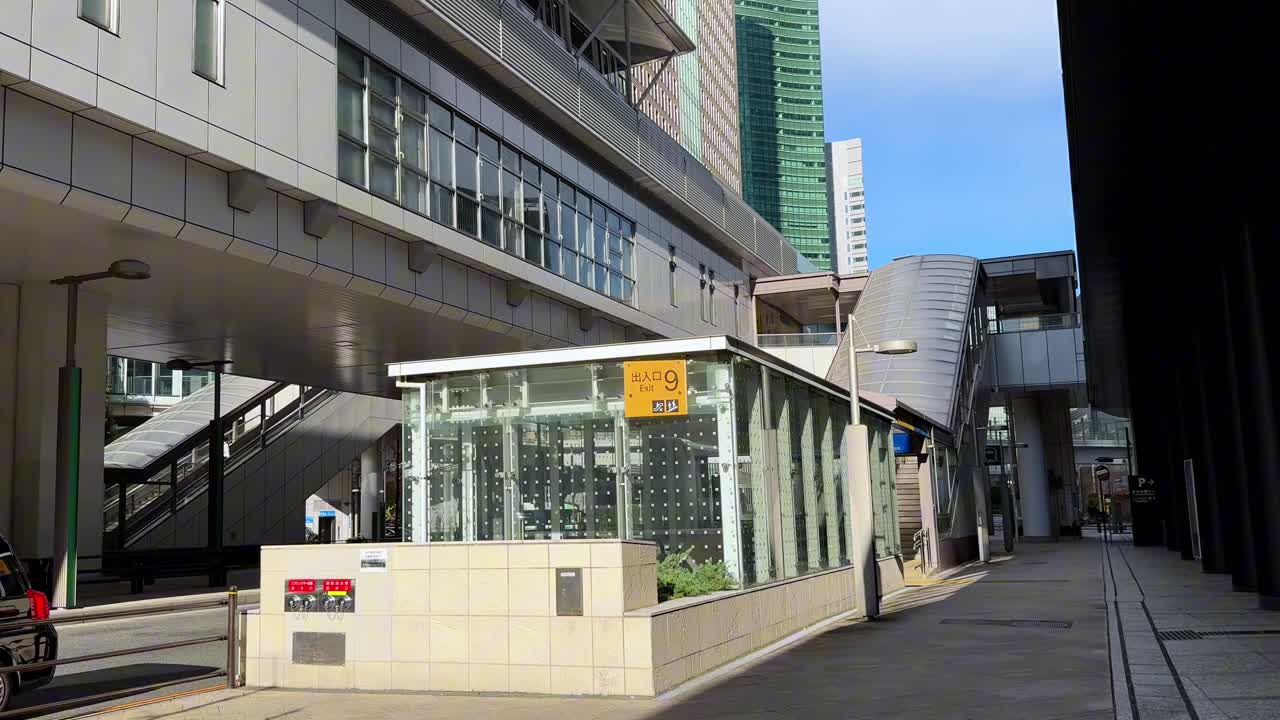 현대 도시 지하철 출구