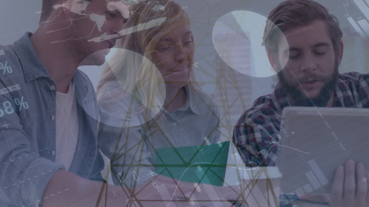 анимация разнообразных данных и графиков о счастливых кавказских работниках женского и мужского пола с помощью планшета