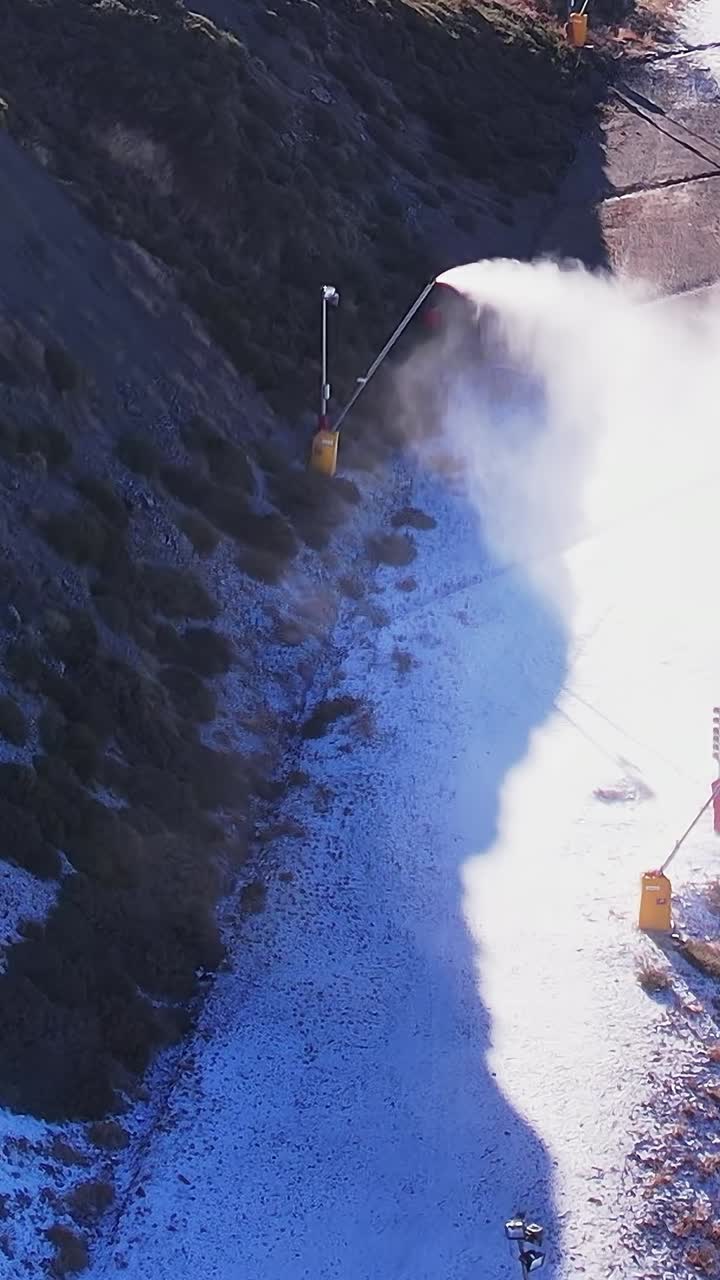 Attività sportive invernali a Granada, Spagna, con neve e impianti di risalita