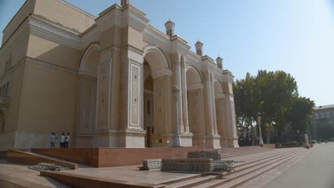 El-Teatro-Bolshoi-Académico-Estatal-Del-Teatro-Navoi-Es-El-Teatro-De-ópera-Nacional-En-Tashkent,-Uzbekistán