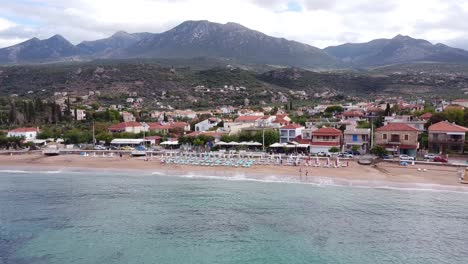 Stoupa-Strand-Im-Spätsommer-Auf-Peloponnes,-Griechenland---Antenne