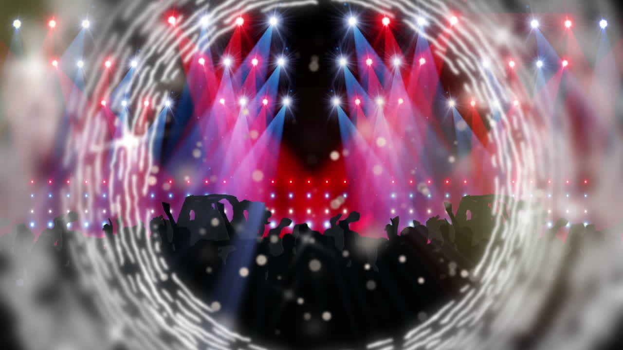 춤추는 사람들의 실루 ⁇  위에 빛나는 불빛 위에 회전하는 빛의 트레일