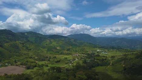 toma arial del paisaje colombiano