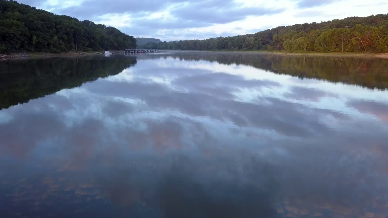 이른 아침 해가 뜨기
