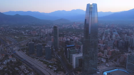 tranquilo amanecer en ciudad de santiago de chile, cámara rápida. buena manera de comenzar el día.