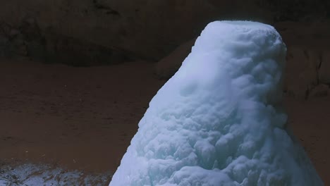 Snow-Ice-Formation-In-Ash-Cave-Hocking-Hills-State-Park-In-South-Bloomingville,-Ohio