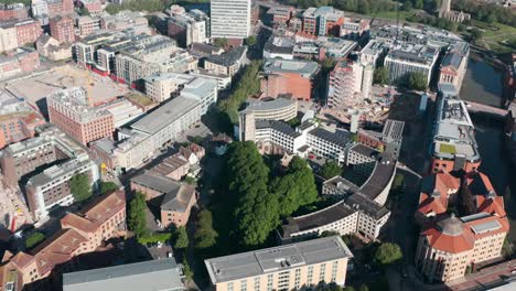 Disparo-De-Un-Dron-En-Círculos-Sobre-El-Centro-De-Redcliffe,-Bristol