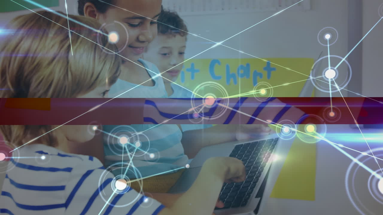 animación de la red de conexiones entre diversos alumnos que utilizan portátiles en la escuela