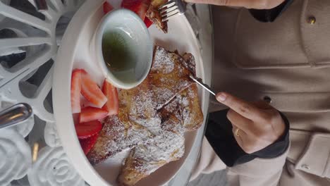 french toast with strawberries and honey